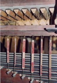 Detail propojen� abstrakt� s ram�nky h��del� a ventilem. Foto www.walckerorgel.de