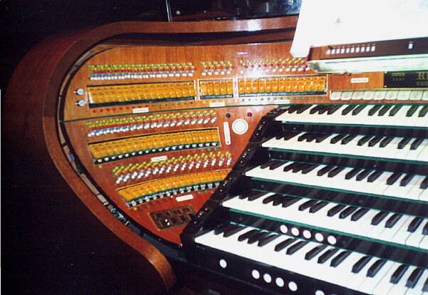 Detail hracho stolu. Foto: Robert Pona, www.ponca-organs.com