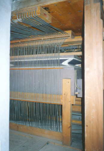 Olov�n� trubi�ky pod vzdu�nic�. Foto: autor